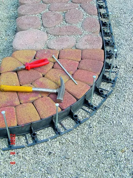 Neviditeľný obrubník 1000x80x45 mm